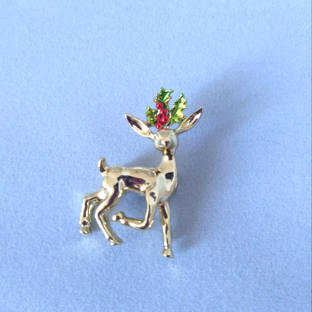 Vintage holiday reindeer brooch by Gary's